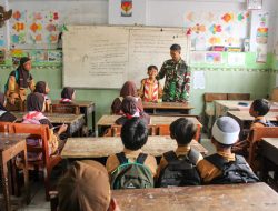 Dari Desa Gadungan, TNI Kobarkan Semangat Kebangsaan di Bangku MI