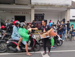 Band Punk Rock Brain Wash Bersama Komunitas Punk Kota Batu Bagikan Takjil