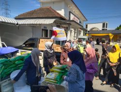 Gerakan Pangan Murah Digelar di Kejari Kediri, Warga Antusias Berburu Sembako Terjangkau