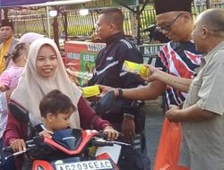 PKL Kediri Menang Jaya dan Gabungan LSM Kediri Tebar 700 Takjil, Bukti Kepedulian di Bulan Ramadan