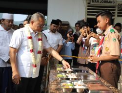 Akselerasi Pemerataan Gizi, Menko Pangan dan Bupati Warsubi Tinjau Program Makan Bergizi Gratis di Jombang