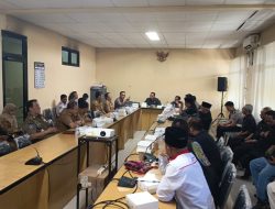 ODOL Menggurita di Kediri, Aparat Dinilai “Menunggu Komando”, Warga Tanggung Jalan Rusak