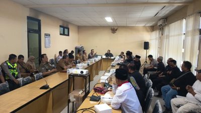 ODOL Menggurita di Kediri, Aparat Dinilai “Menunggu Komando”, Warga Tanggung Jalan Rusak