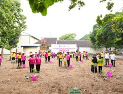 Polres Kediri Kota Tanam Pohon, Kapolres Tegaskan: “Ini Bukan Seremonial, Tapi Komitmen Jangka Panjang”