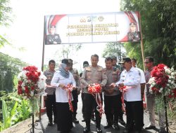 5 Hari Tuntas! Kapolres Kediri Resmikan Jembatan Merah Putih Presisi, Akses Warga Kembali Ngebut