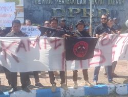 Aksi Massa Konsorsium LSM Tolak Program MBG di Depan Kantor DPRD Kabupaten Ponorogo