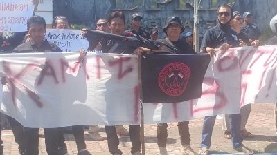 Aksi Massa Konsorsium LSM Tolak Program MBG di Depan Kantor DPRD Kabupaten Ponorogo