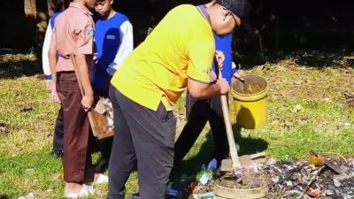 Jumat Bersih SMPN 1 Grogol, Tanamkan Kepedulian Lingkungan Sejak Dini