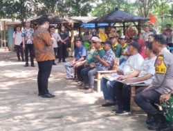 Mas Dhito Salurkan Traktor dan Benih Jagung untuk Petani Ngadiluwih