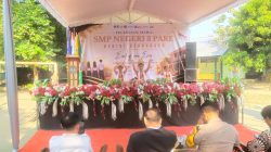 Teduh Payung, Hangat Doa: Pelepasan 351 Siswa SMPN 3 Pare Berlangsung Khidmat