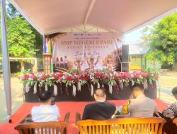 Teduh Payung, Hangat Doa: Pelepasan 351 Siswa SMPN 3 Pare Berlangsung Khidmat