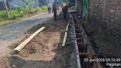 Pembangunan Saluran Drainase Oleh Pemdes Pagotan Kabupaten Madiun