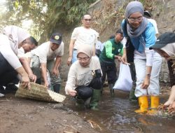 Pulihkan Sungai Tercemar, Wali Kota Kediri Turun Tangan Pimpin Aksi Bersih Sungai Kedak