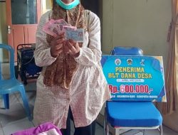 Pemdes Bolo Salurkan BLT Dana Desa kepada 9 KPM, Setiap Penerima Terima Rp.300 Ribu