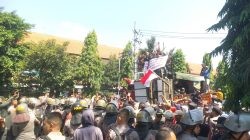 2.000 Petani Hutan Kepung Perhutani Kediri, Pasang Badan Hadapi Aksi Buruh: “Jangan Ada Intervensi Pengelolaan Hutan”