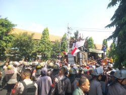 2.000 Petani Hutan Kepung Perhutani Kediri, Pasang Badan Hadapi Aksi Buruh: “Jangan Ada Intervensi Pengelolaan Hutan”