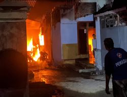 Kebakaran Hebat di Kayen Kidul: Rumah dan 6 Kendaraan Ludes, Kerugian Tembus Rp1 Miliar