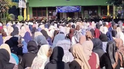 Gelorakan Cinta Rasul, SMPN 1 Kandat Semarakkan Maulid Nabi dengan Sholawat dan Hadroh