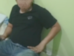 Warga Hajar Dua Oknum Polisi, yang Peras Pelaku Judol di Gresik