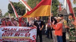 Semarak HUT RI ke-81, Warga Plumpungrejo Ramaikan Jalan Sehat