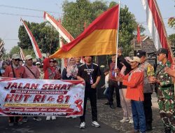 Semarak HUT RI ke-81, Warga Plumpungrejo Ramaikan Jalan Sehat