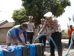 Air Bersih Mengalir, Kepedulian Polantas Menyapa Warga Manggis