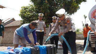 Air Bersih Mengalir, Kepedulian Polantas Menyapa Warga Manggis