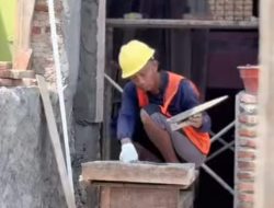 Pastikan Revitalisasi Tepat Mutu dan Tepat Waktu, Kadisdik Kediri Turun Langsung ke Sekolah