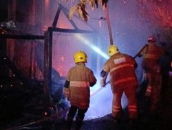 Korsleting Listrik Diduga Picu Kebakaran Pondok di Mojo, Kerugian Rp30 Juta