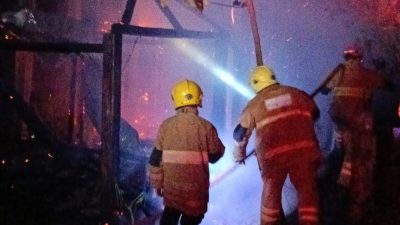Korsleting Listrik Diduga Picu Kebakaran Pondok di Mojo, Kerugian Rp30 Juta