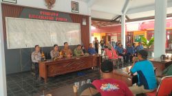 Ratusan Warga Kepung Kantor Kecamatan Puncu, Desak Tambang PT Empat Pilar Ditutup Permanen