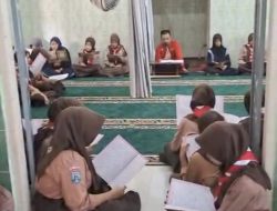 SMPN 4 Pare Tanamkan Karakter Religius Siswa Lewat Sholat Berjamaah dan Tadarus